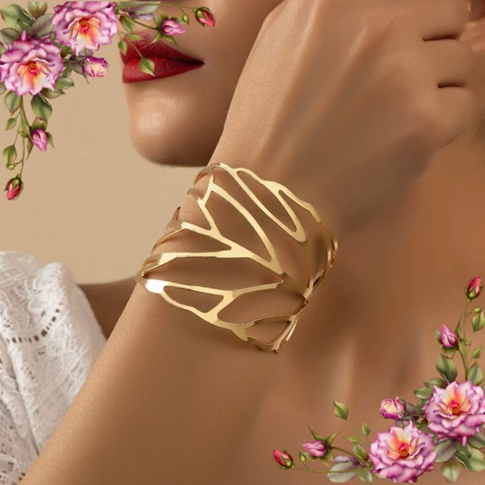 Hollow‎ Out Cuff Bangle Yellow Gold